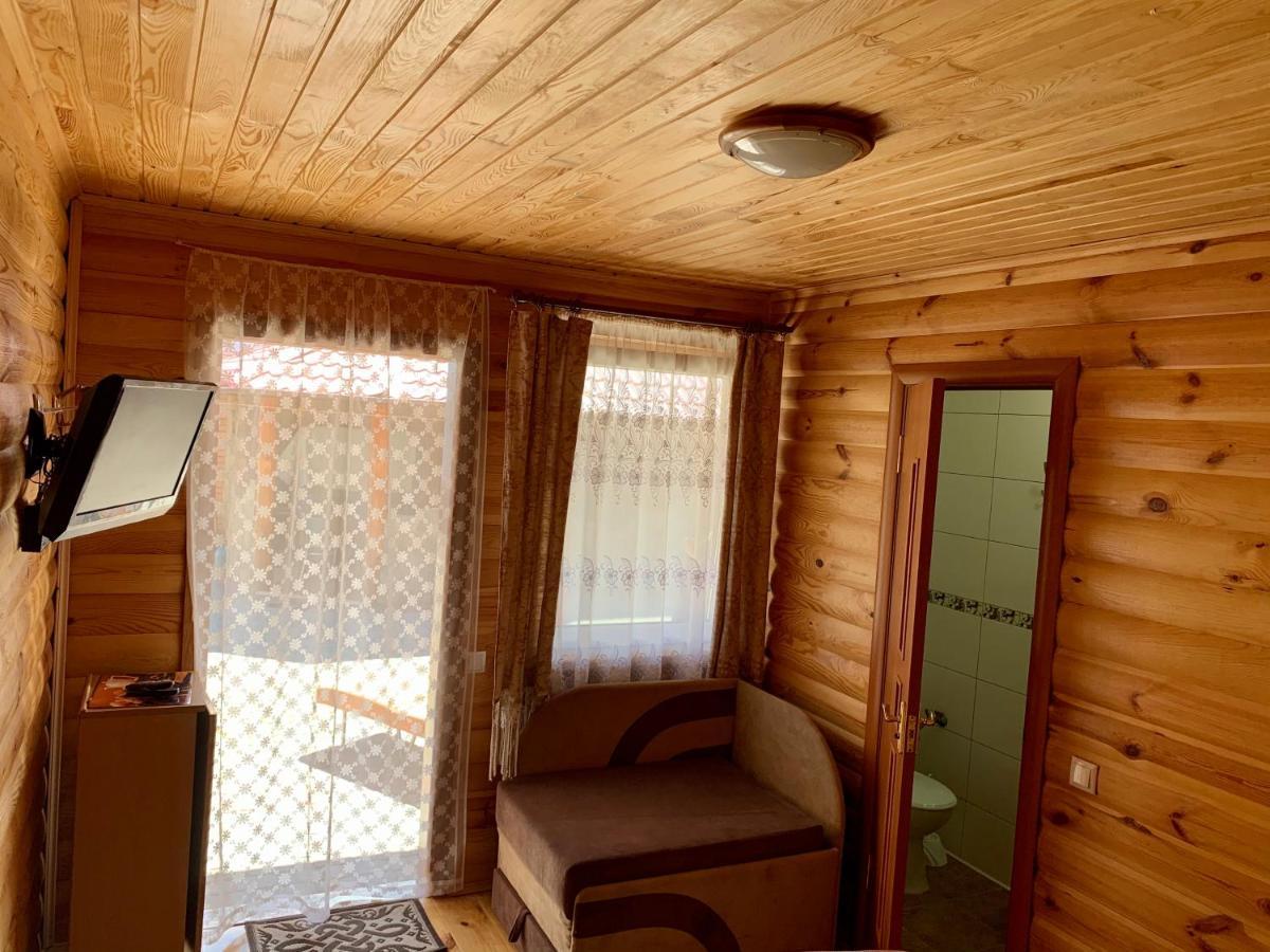 Комфортабельный Коттедж Bed and Breakfast Svityaz' Εξωτερικό φωτογραφία