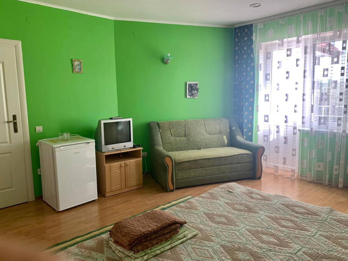 Комфортабельный Коттедж Bed and Breakfast Svityaz' Εξωτερικό φωτογραφία